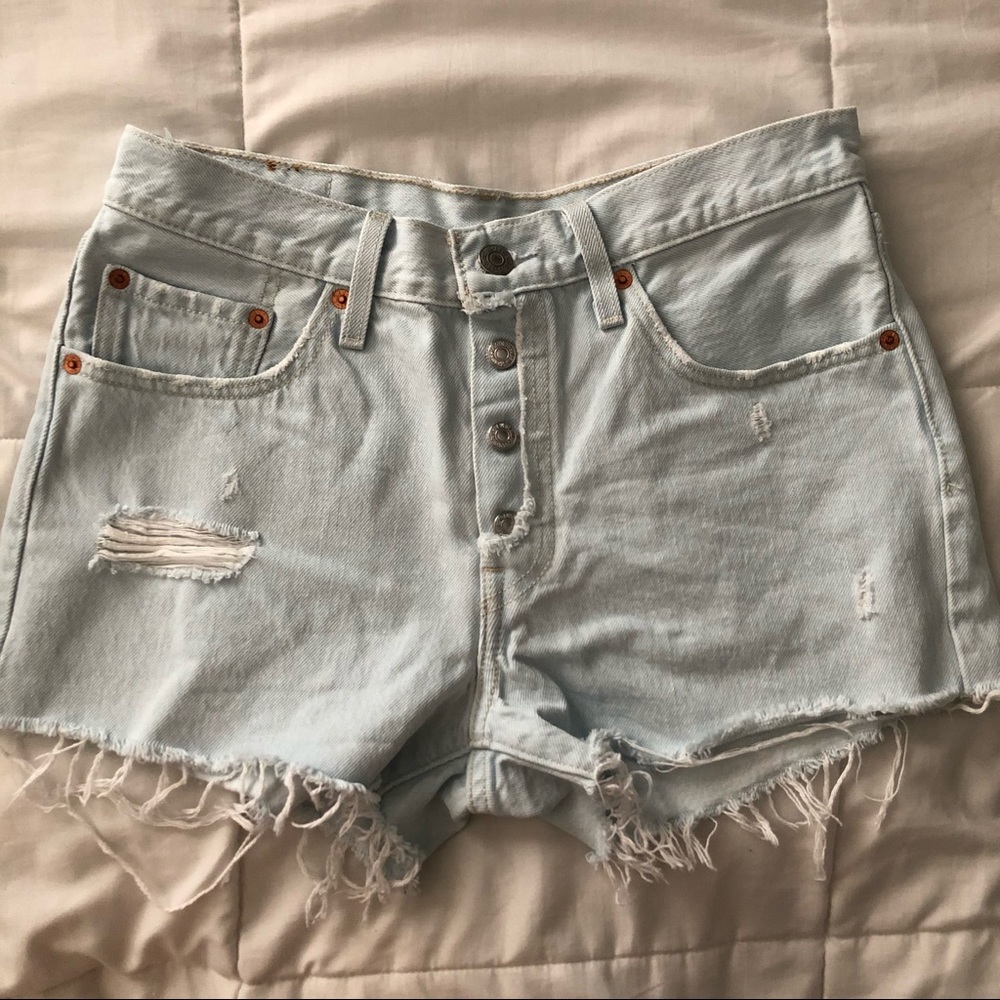 Final price ✨ Levi’s 501 Distressed shorts